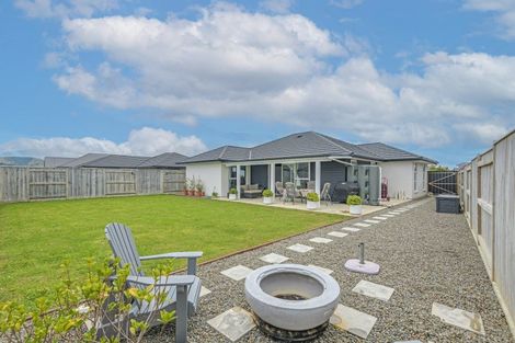 Photo of property in 96 Johnstone Drive, Fitzherbert, Palmerston North, 4410