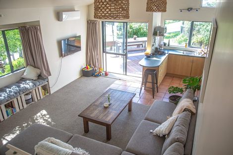 Photo of property in 35 Esther Place, Red Beach, 0932