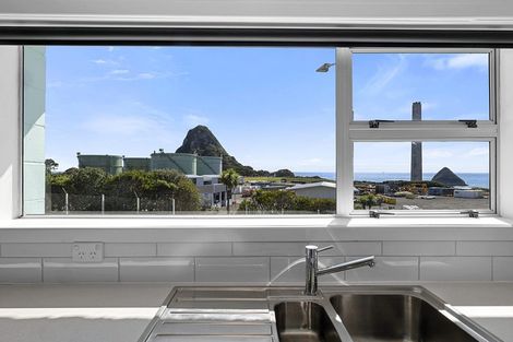 Photo of property in 27a Port View Crescent, Moturoa, New Plymouth, 4310