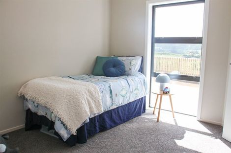 Photo of property in 62 Farnworth Terrace, Glenside, Wellington, 6037