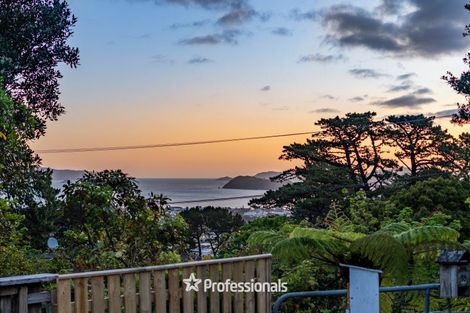 Photo of property in 24 Miromiro Road, Normandale, Lower Hutt, 5010