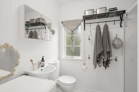 Photo of property in 24 Harbour View Road, Point Wells, Warkworth, 0986