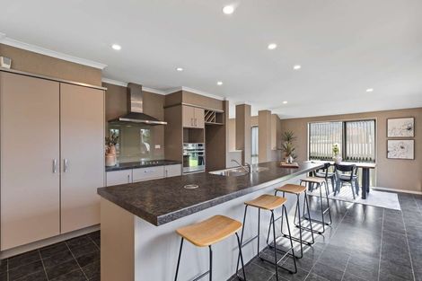 Photo of property in 19 Breaker Grove, Waiuku, 2123