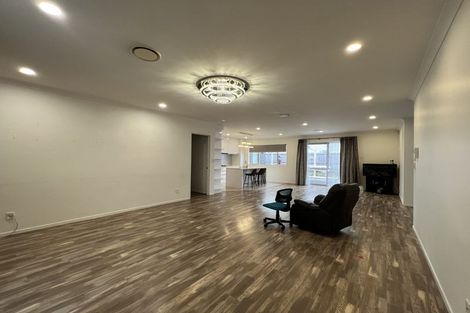 Photo of property in 587 Great South Road, Rosehill, Papakura, 2113