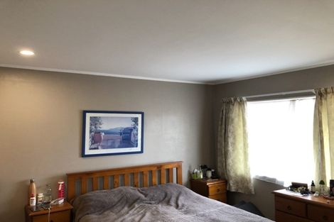 Photo of property in 1/81 Aviemore Drive, Highland Park, Auckland, 2010