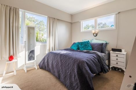 Photo of property in 21a Cleve Road, Green Bay, Auckland, 0604