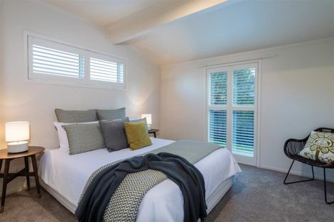 Photo of property in 16 Ridge Road, Waiake, Auckland, 0630