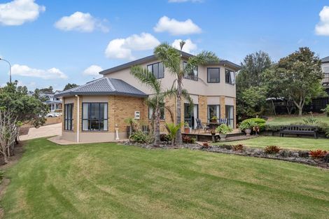 Photo of property in 19 Belleaire Court, West Harbour, Auckland, 0618