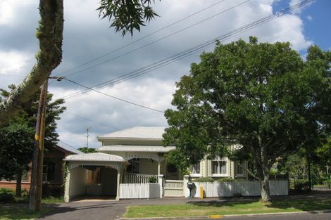 Photo of property in 24 Kiwi Road, Stanley Point, Auckland, 0624