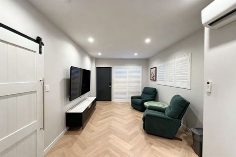 Photo of property in 95a Oreil Avenue, West Harbour, Auckland, 0618