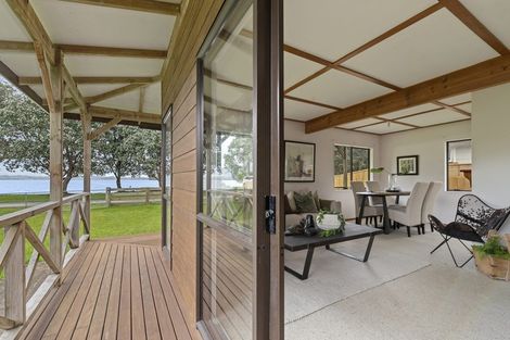 Photo of property in 80 Clinton Road, Tawharanui Peninsula, Matakana, 0986