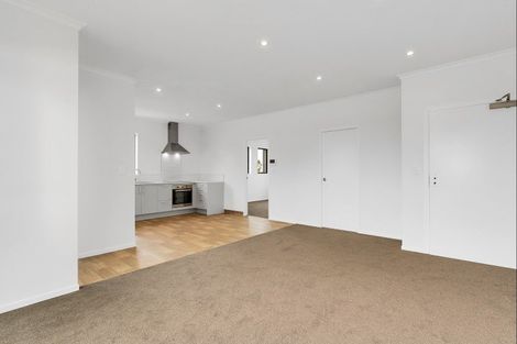 Photo of property in 2/500 Te Atatu Road, Te Atatu Peninsula, Auckland, 0610