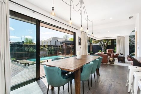 Photo of property in 16 Fendalton Road, Fendalton, Christchurch, 8014