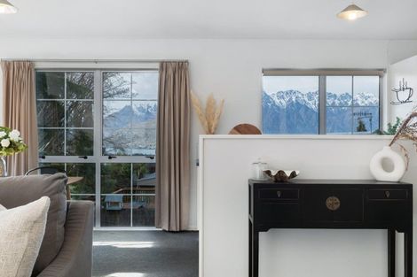 Photo of property in 9 Avalon Crescent, Fernhill, Queenstown, 9300