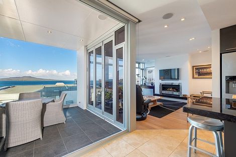 Photo of property in 3/245 Hurstmere Road, Takapuna, Auckland, 0622