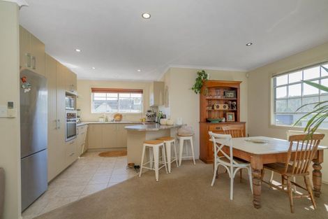 Photo of property in 5 Wells Place, Whitianga, 3510