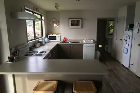 Photo of property in 8 Caples Place, Fernhill, Queenstown, 9300