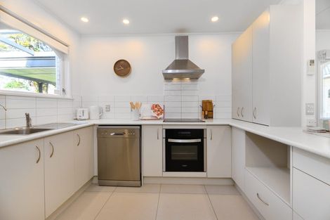 Photo of property in 28 Matuhi Rise, Henderson, Auckland, 0612