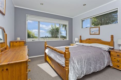Photo of property in 589d East Coast Road, Browns Bay, Auckland, 0632