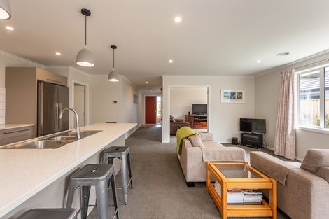 Photo of property in 15 Tapuhikura Street, Waikanae, 5036