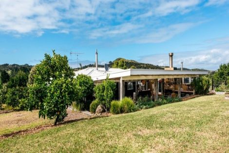 Photo of property in 68 Onetangi Road, Waiheke Island, 1971