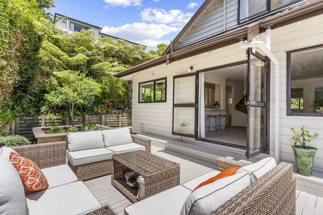 Photo of property in 5 Honeysuckle Lane, Mairangi Bay, Auckland, 0630