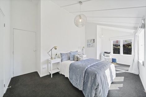 Photo of property in 1/195 Fisher Parade, Farm Cove, Auckland, 2012