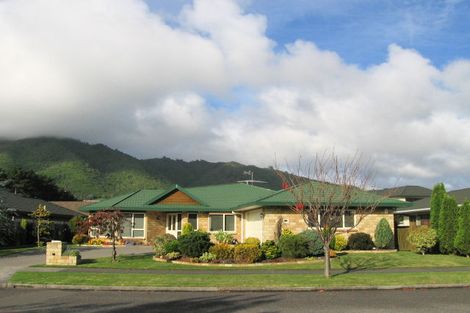 Photo of property in 25 Awanui Drive, Waikanae, 5036