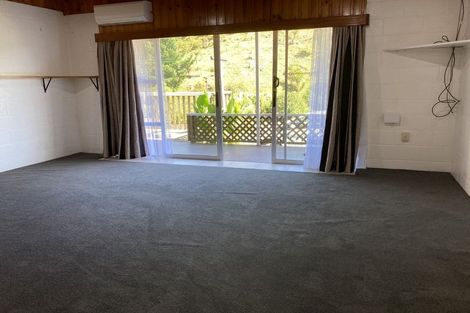 Photo of property in 2/1 Angle Street, Picton, 7220