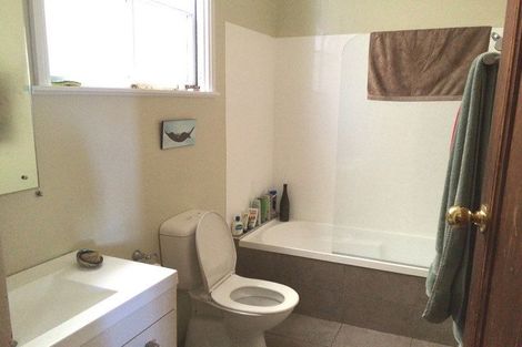 Photo of property in 100 Rolleston Street, Mount Cook, Wellington, 6021