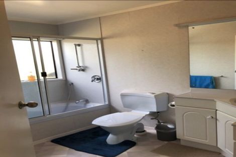 Photo of property in 27 Pinewood Grove, Botany Downs, Auckland, 2010