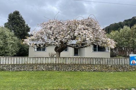 Photo of property in 22 Renall Street, Featherston, 5710