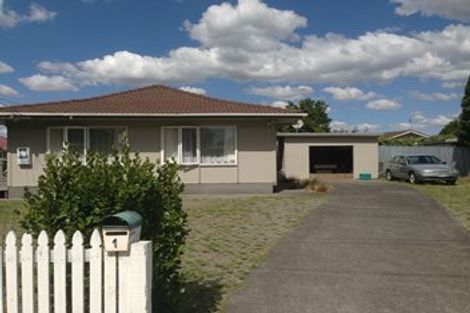 Photo of property in 1 Hill Crescent, Papakura, 2110