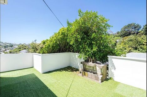 Photo of property in 10 Black Rock Road, Newlands, Wellington, 6037