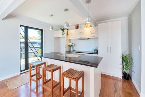 Photo of property in 19 Beaubank Road, Kelston, Auckland, 0602