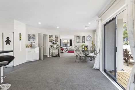 Photo of property in 11 Ruapehu Drive, Fitzherbert, Palmerston North, 4410