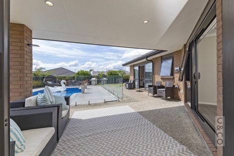 Photo of property in 11 Pohutukawa Parade, Riverhead, 0820