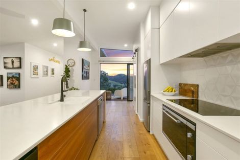 Photo of property in 10 Hillcrest Road, Hatfields Beach, Orewa, 0931