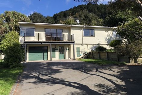 Photo of property in 15a Main Road, Tawa, Wellington, 5028