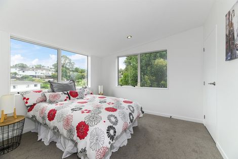 Photo of property in 28b Tamahere Drive, Glenfield, Auckland, 0629