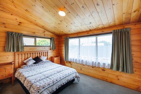 Photo of property in 17 Lockhart Avenue, Milson, Palmerston North, 4414