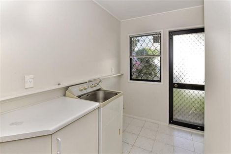 Photo of property in 20 Gillard Place, Eastern Beach, Auckland, 2012