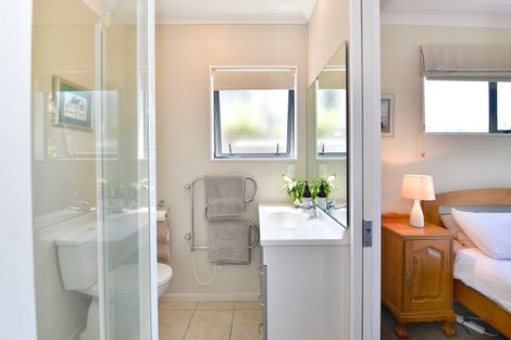 Photo of property in 88a Brian Crescent, Stanmore Bay, Whangaparaoa, 0932