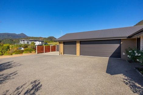 Photo of property in 30 Harbour View Heights, Picton, 7220