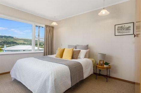 Photo of property in 35 Saint Johns Terrace, Tawa, Wellington, 5028