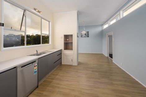 Photo of property in 59 Girrahween Drive, Totara Vale, Auckland, 0629