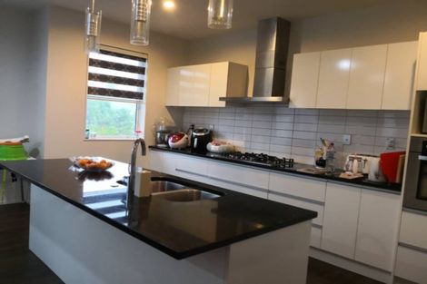 Photo of property in 6b Gossamer Drive, Pakuranga Heights, Auckland, 2010