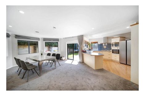 Photo of property in 28 Chieftain Rise, Goodwood Heights, Auckland, 2105