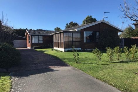 Photo of property in 12 Harkness Place, Avonhead, Christchurch, 8042