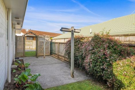 Photo of property in 8a Chilton Drive, Paraparaumu, 5032